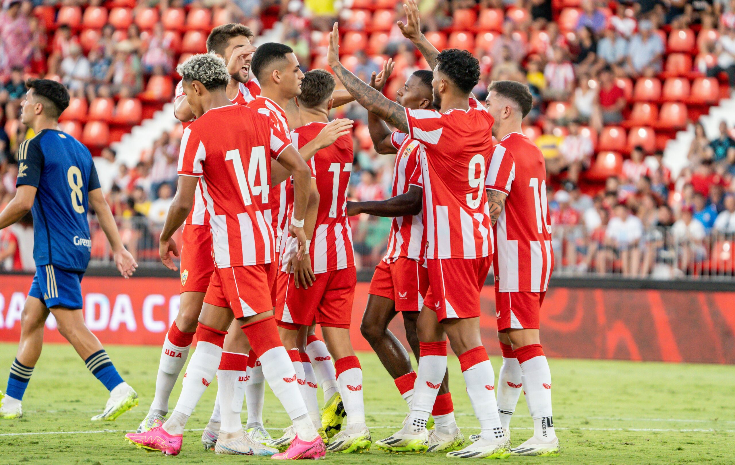 Almeria - đội bóng đang đứng cuối bảng xếp hạng La Liga.